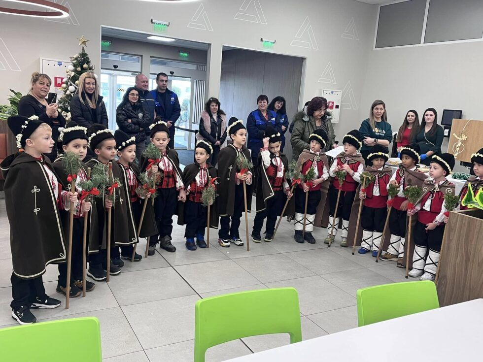 Коледари в АУРУБИС БЪЛГАРИЯ - ДГ Слънце - Златица