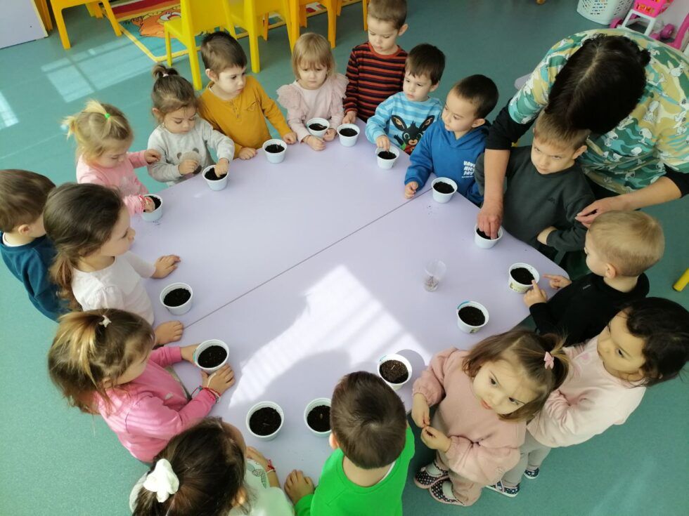 ДГ "Слънце" гр. Златица се включи в кампанията "За всяко дете по дръвче" 7